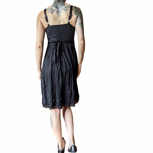 Black silk crepe sleeveless cross heart dress with empire waist - Picture 5 of 13